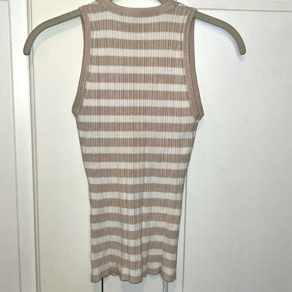 WHBM Ribbed Button Tank - Picture 3 of 5